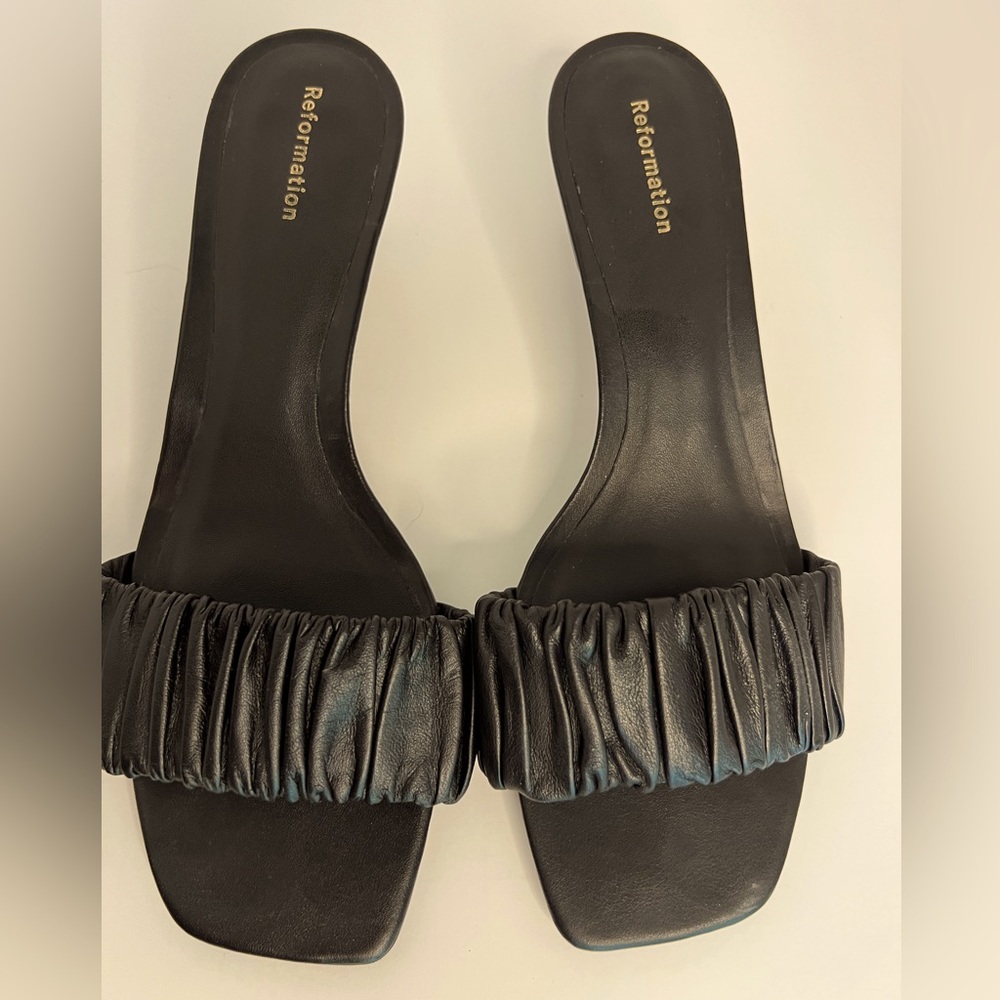 Reformation slide pump in black